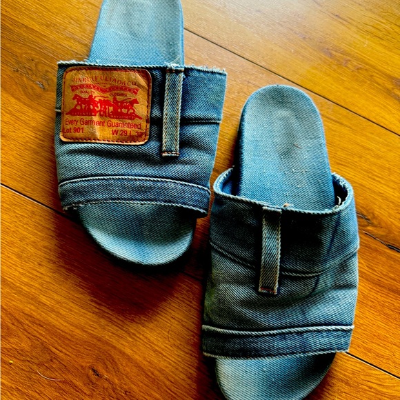 Levi’s 501 washed denim slippers - Picture 3 of 4